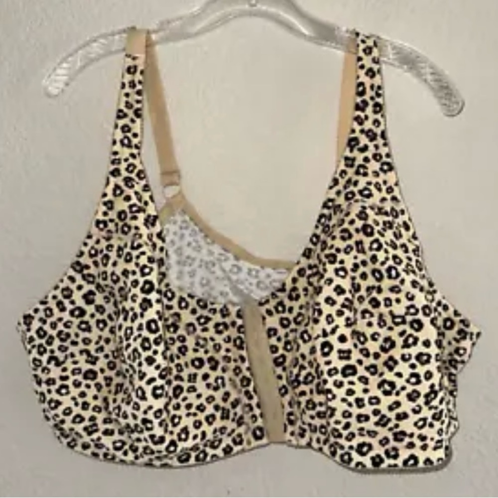 Comfort Choice Womens Bra 52C Tan Wireless 8 Hooks Front Closure No Padding